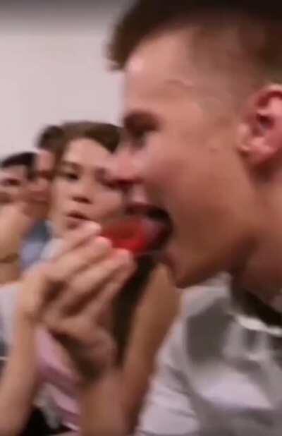 Find someone who looks at you like she looks at his tongue