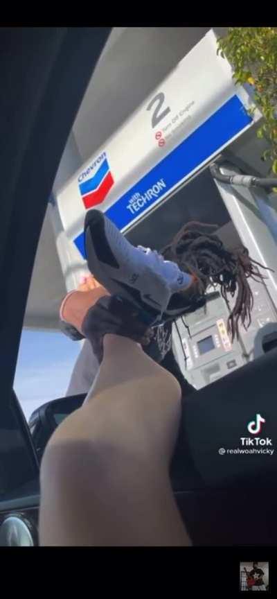 Vicky getting her feet kissed check out r/woahvickyfeets