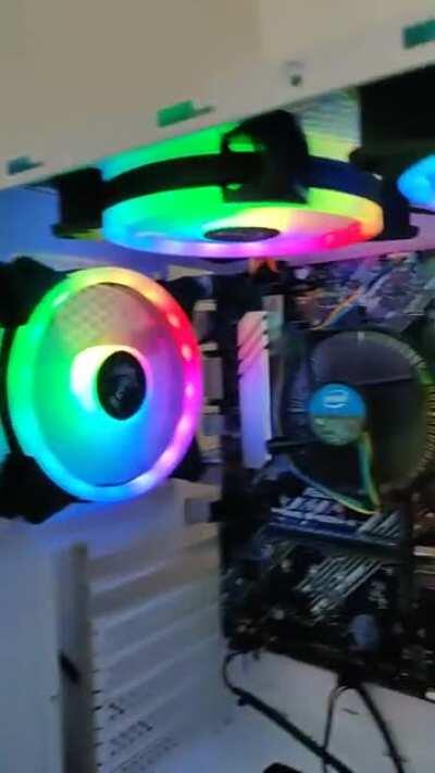 CPU a 89 grados apenas la enciendo. Acabo de armar una PC nueva, y la cpu se re calienta. Que puede ser?