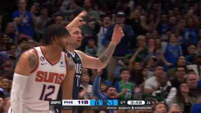 [Highlight] Luka takes it straight to Booker and finishes off the glass plus the and-one