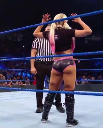 Alexa showing off that biscuit butt