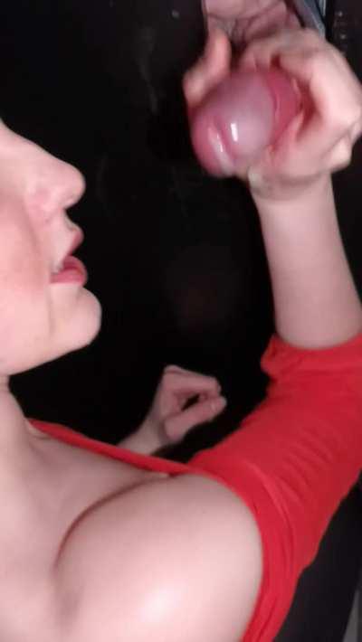 Making a strangers big fat cock cum whike my cuckold boyfriend films 🎥😋