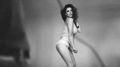 Kelly Brook huge rack
