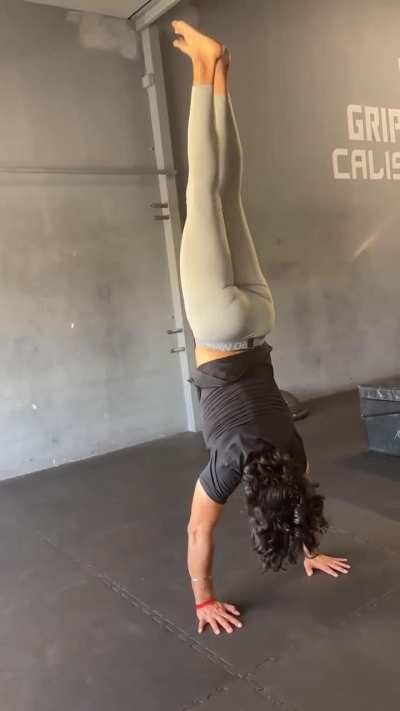 I help people get their first handstand faster — here’s what they say.