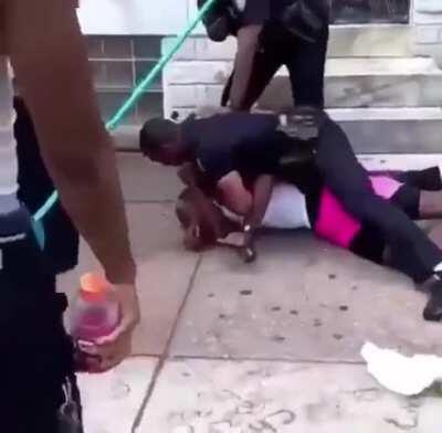 这下种族隔离了