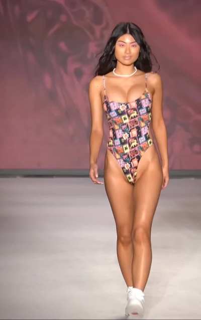 Gloria Tang - OneOne Swim, Miami Swim Week 2022 (3 walks)