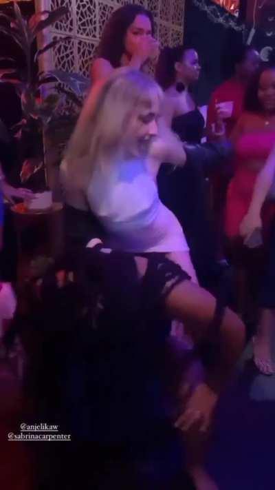 Anjelika Washington dancing on Sabrina Carpenter