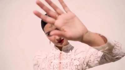 Tuba Büyüküstün Elle