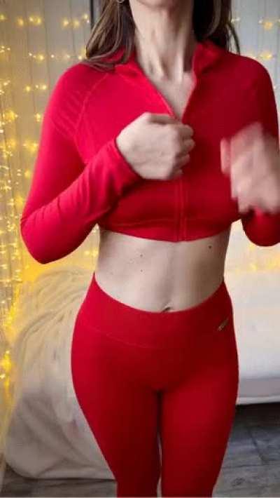 I want you to empty your balls on these abs [38f] [gif]