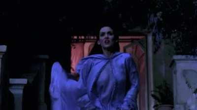 Winona Ryder's tits bouncing all over the place in Bram Stoker's Dracula (1992)