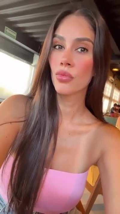 la mamada monumental que esos labios deben dar