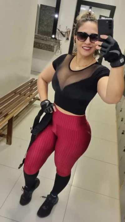 Que rica carita se le ve con ese maquillaje puton