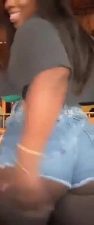 Domo Need To Show Off That Big Ol Ass More🍑🍑🍑