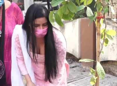 Title social service karne ja raha hai