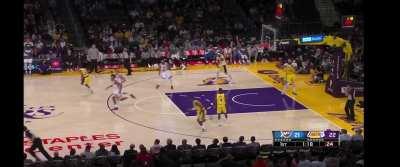 [Highlight] Shai Gilgeous-Alexander pulls up from the staples center