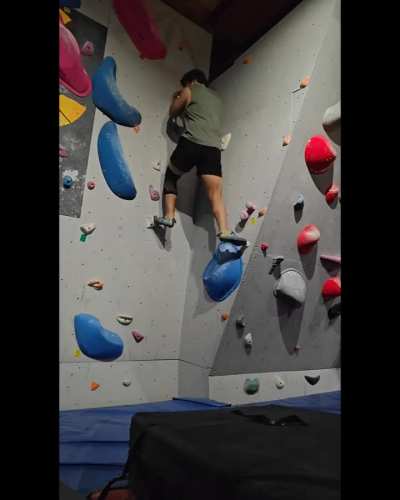 Piglet powerlifting femboy revisits bouldering