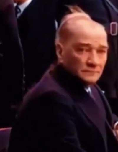 Sanki insanin icine bakan o delici bakis..