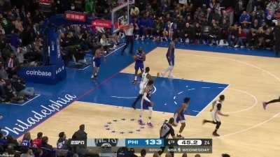 [Highlight] Kyrie Irving hangs and makes a magical lay up around Joel Embiid