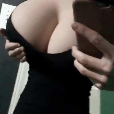 this tiny bra isnt able to contain me haha