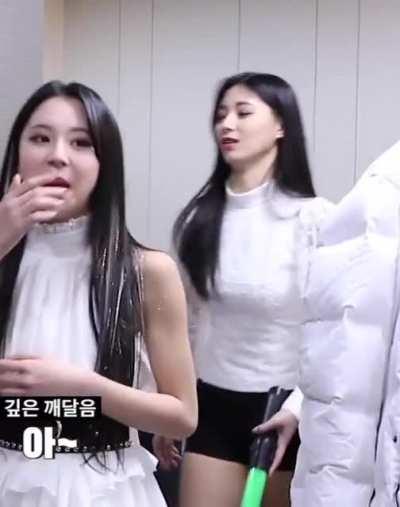 190215 - Tzuyu being a dork