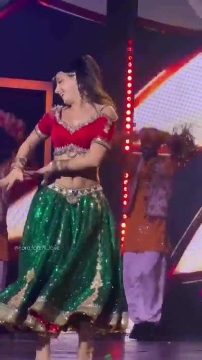 Nora Fatehi Back