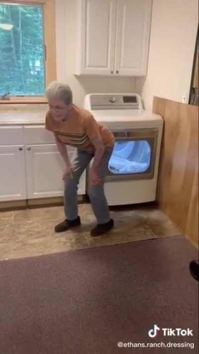 The grannie is just vibeing