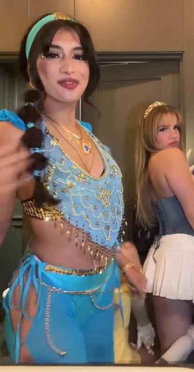 Nuha, what a fine body