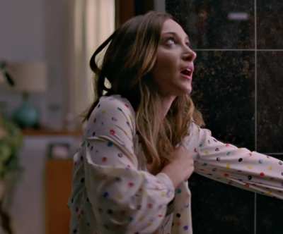 Birthday Stunner: Jamie Lee in Crashing [S2E2-2018]