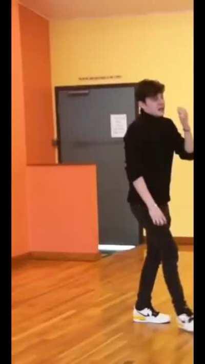 I wanted to share my live wallpaper incase anyone wants to use it for their own! 🥰