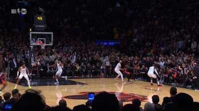 [Highlight] Randle gets double teamed and can't get the game winner; Overtime basketball