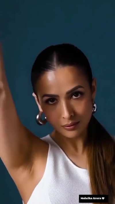 Malaika Arora Showing Off Her Sexy Legs🤍🔥
