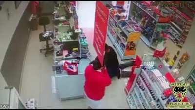 Security Guard Bluffs Robber And Gets Away With It