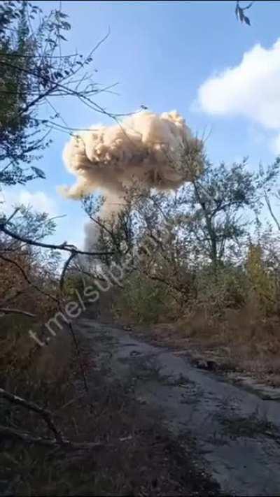 Russian drone catches their own TOS-1A get destroyed by a Ukrainian FPV drone in Pisky, Donetsk Oblast