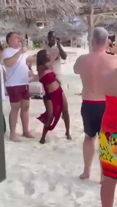 Între timp, în Zanzibar...