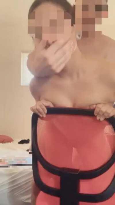 i have a new video from when i had just turned 18, its only the 3rd time i was on camera and one of the first times I ever got a facial….a loooooot of ppl have been requesting this 😅…. full 21 minute video on my onlyfans! 😘