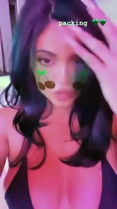 Kylie Jenner (Massive)