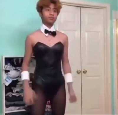 arkadaşlar spoiler gibi olmasıan ama sahnenin sonu, yamete kudasai.