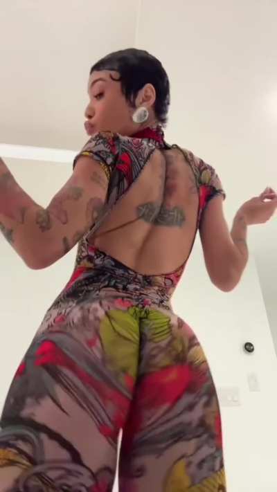 Coi's ass in slo mo 😩