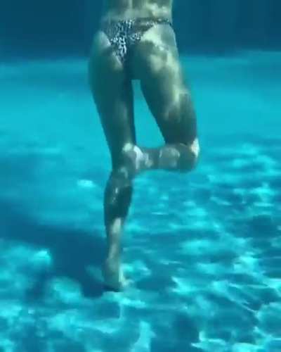 Dua swimming in the pool 😮🔥🔥🔥