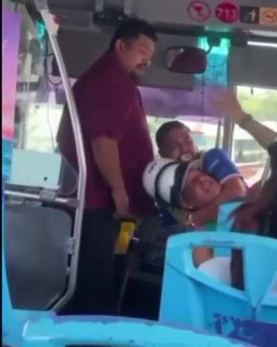 [LFO] Man attacks woman on a bus, apparently doesn't end well for him (Volume Warning)