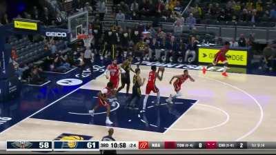 [Highlight] Zion gets his sprint on and makes the shot.