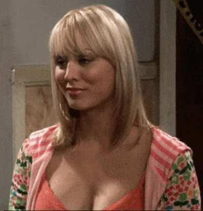 Kaley Cuoco, blonde with cleavage