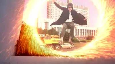 Man appearing out of nowhere (1/2) source: Amanakeet (Youtube)