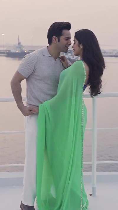 Is it just me who feels uncomfortable and creeped out looking at this reel of Varunardo and Janhvi?