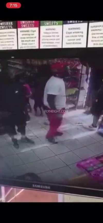 Niggas get a gun and think they Max Payne🤦🏾‍♂️ kids in that store finna be traumatized this probably out south idk happened a month ago