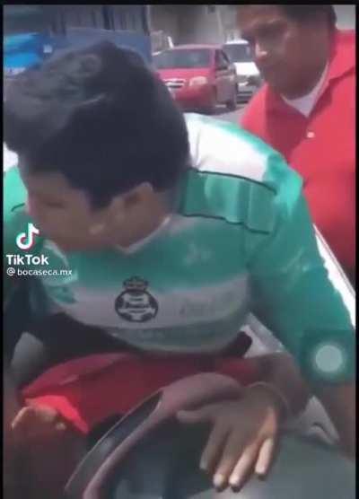 pobre de su colita😔