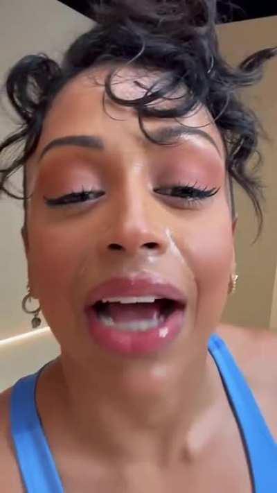 She's Queen level sexy beautiful 👑