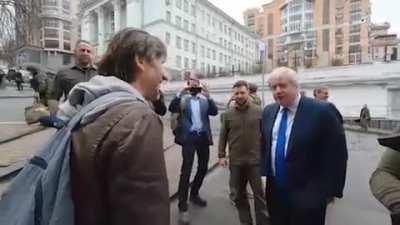 Zelenskyy and Johnson walked the streets of Kyiv