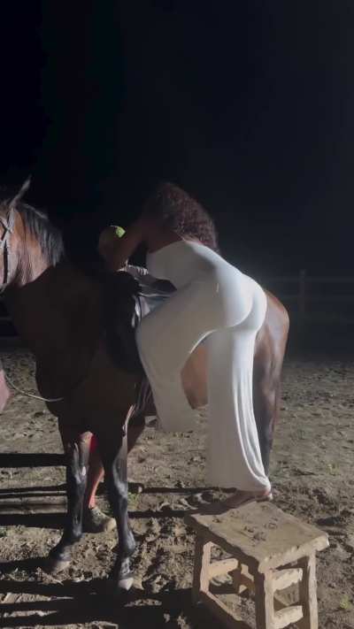 Kitty‘s ass looks fucking ridiculous