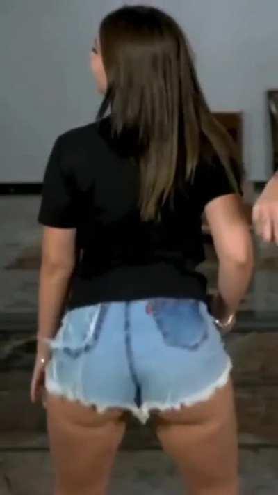 Virginia rebolando gostoso